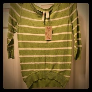 Green & white sweater